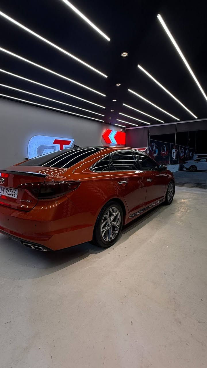 هونداي سوناتا 2015 وارد امريكي لمتد أعلى فه 
رقم بغداد   
سياره مواصفات فول 1\1
بصمه تشغيل و ابواب و صندوق 
فتحه سقف بنوراما 
كشنات جلد + كهرباء + تدفئه و تبريد 
محرك 2000 تيربو
رادارات جانبيه و خلفيه 
تحديد مسار و قياده ذاتيه
بردات خلفيه 
لد امامي خلفي 
انضمه قياده 
نضام اوتو هولد 
سايد بريك بصمه 
حفض وضعيات الكشن 
تبريد قطعتين و الأمامي مناخ منفصل
شاشه كبيره + كامره + نضام صوت انفنتي 
ستيرن رياضي حرف D مع شفتات كير
وبعد بيها مواصفات السياره نضيفه و جاهزه ماشيه 124 الف 
بيع أو مراوس
مكان السيارة بصرة دور الشرطة 

 للإستفسار ***********
