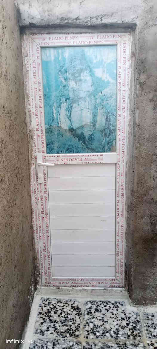 السلام عليكم ورحمة الله
يا رزاق يا كريم 

عندي البيت البيع 

عنوان علوة الفحل قريب على جسر الامام علي مقابيل الصيدليه هند ادور 

يحتوي الدار على 

غرفه عدد 2+صاله+مطبخ+استقبال+مكشوفه +حمام عدد 2 

بناء البيت 

طابوق جمهوري نهروان 

سقف صب 

اساس صب 
مساحه 100 متر 
سعر 40 وبيه مجال 

رقم الهاتف ***********

رقم الواتساب ***********
