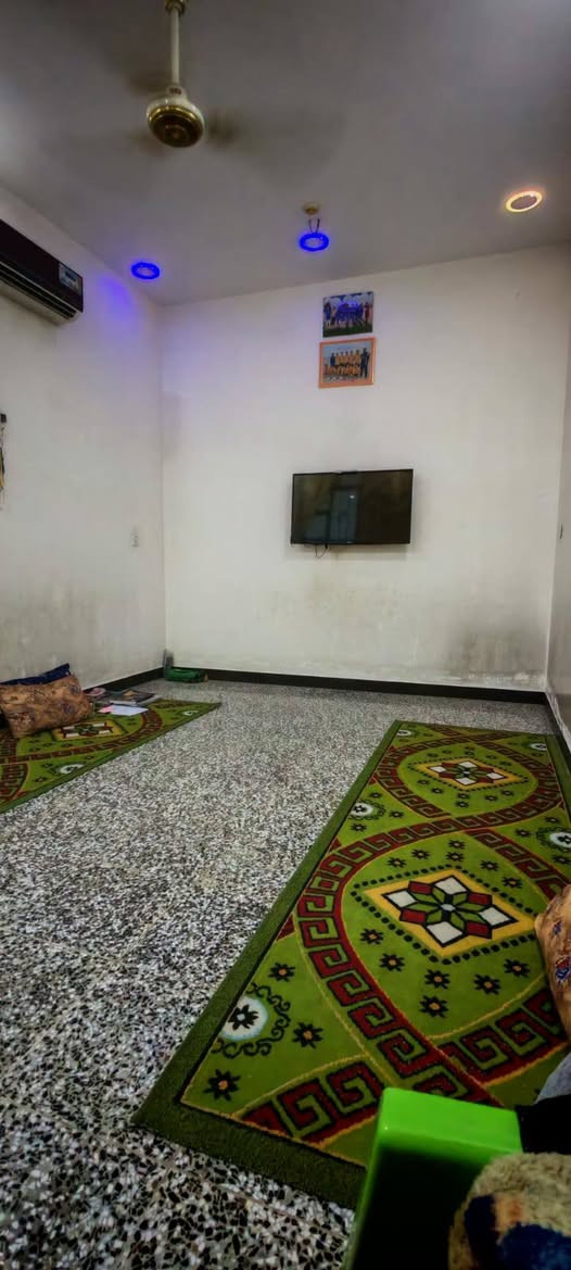 بيت للبيع المساحه ١٠٠ متر  زراعي ٢٥، طابق واحد
حي النصر شارع ابو عمار المضمد 
استقبال ٤×٥
صاله ٦×٦ 
غرفه ٤×٤
صحيات، منور 
للاستفسار أكثر *********** واتساب
