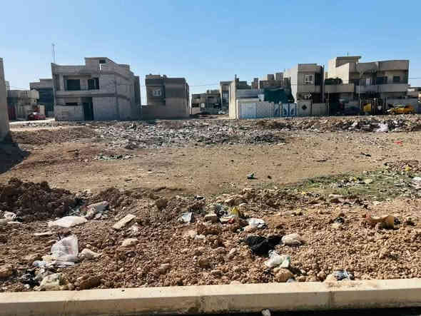 ارض سكنيه كارت مساحه 200متر واجها 10وعمق 20حي السماح قرب محطة المشاعل خدمات  ماء تبليط كهرباء السعر 20وبيها مجاللل
***********
***********
