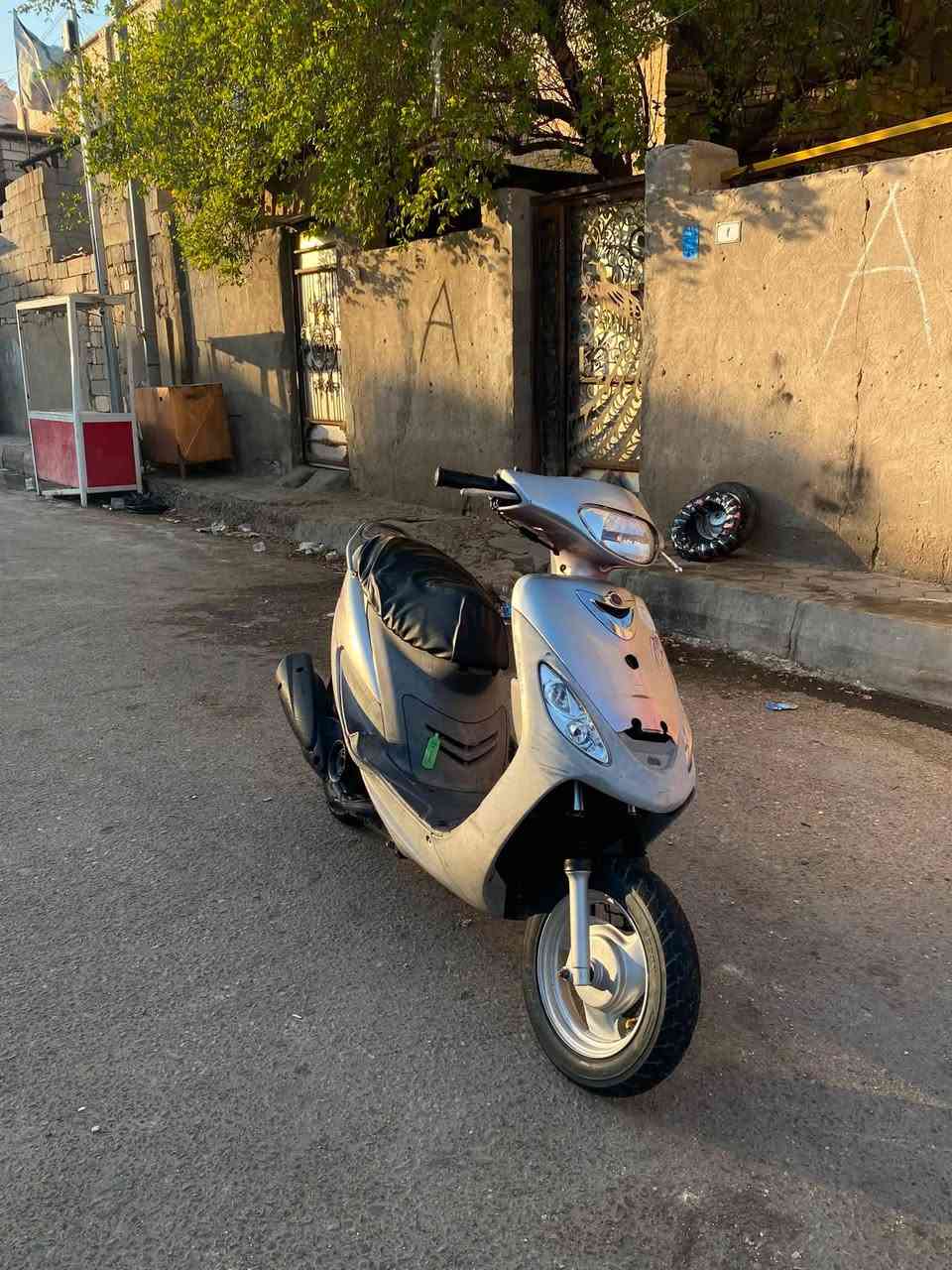 ماكس قجمه  بلاديه ما مفتوحه ختم واحد ويه المكيه بيه تخم كلجات رياضي والبلادي موجود صارله شهر ونص من طالعه من الرمبه شراي يجي خاص سعر٧٥٠ وبيه مجال الي مو شراي لا يرسلني مكاني الابله المعقل  رقمي***********

