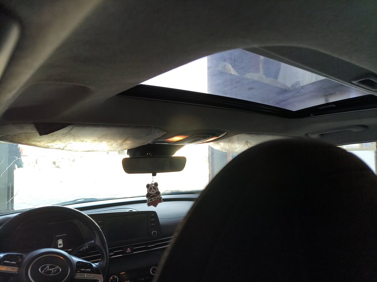 السلام عليكم الانترا موديل ٢٢ فول مواصفات حادثه بنيد فقط وبارد بل الجاملغ الأمامي قليل وبيها شخوط بل البنيد بس يروح بل البوليش  سياره ماشيه ٦٥ ألف فقط يعني عله كد روحتي لدوام ممتعوبه السعر ١٤٥ /  *********** عنواني حي السلام قرب فلكة كماليه
