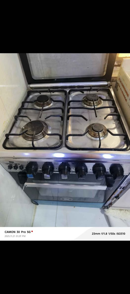 نظيف شغال فرن كذالك واربع عيون السعر ١٥٠ وبي مجال *********** البصرة, العراق
