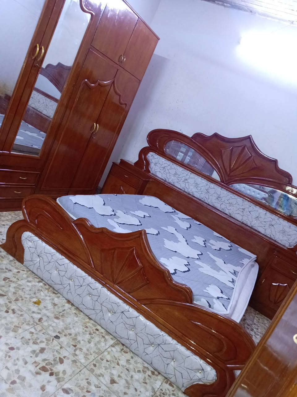 مكلف بلنشر غرفه تسكام نجاره صاج داخل وخارج ظهر جرجوبه 850 وبيه مجال مكانه حله للإستفسار الاتصال بلرقم ***********
