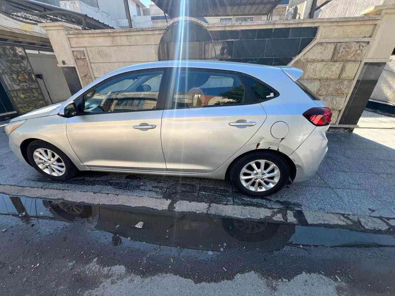 السلام عليكم اكسنت هاج باك ٢٠١٩ وارد كندي 
حادثها نظيف بيها جاملغ وباب سايق وصبغ بنيد بس صبغ وبيها طخة بل جاملغ الخلفي مثل ما موضح بل صور ماشية ٩٥ الف كيلو السيارة على ايدي حرة بغداد 
شاشة كبيرة بلادية تدعم ابل كار 
كامرة دوارة بلادية
تدفئة كشنات 
مود سبورت 
لايت ابيض لد 
وباقي الموصفات المعروفة 
بغداد حي الاعلام 
السعر ٩٤ وبيها مجال بسيط 
*********** بغداد, العراق
