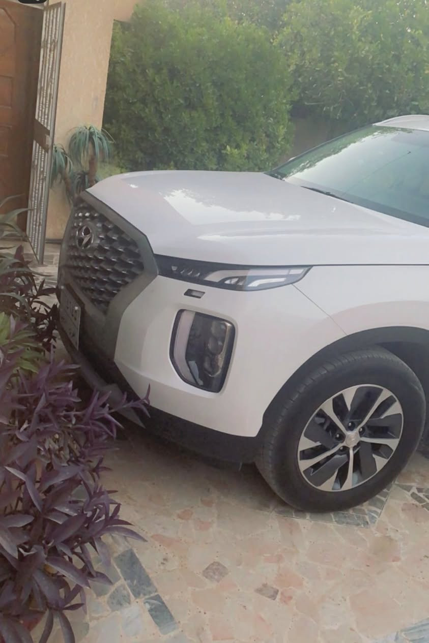 � للبيع هيونداي باليسايد 2020 – فول مواصفات – نظيفة جداً 🚗

فرصة مميزة لاقتناء سيارة عائلية فخمة بحالة قريبة للزيرو، استخدام نظيف جداً وبدون أي حادث، وارد خليجي.

🔹 الموديل: هيونداي باليسايد
🔹 سنة الصنع: 2020
🔹 اللون: أبيض
🔹 الممشى: 39,000 كم فقط
🔹 المحرك: 6 سلندر
🔹 عدد الركاب: 7 ركاب (ستيشن)
🔹 رقم: أربيل

✨ المواصفات (فول كامل):
✔️ فتحة سقف سلايد
✔️ بصمة تشغيل
✔️ رادار جانبي وخلفي
✔️ 3 قطع تبريد (مكيف ثلاثي)
✔️ مقاعد جلد لون رصاصي
✔️ مقاعد أمامية كهربائية مع تدفئة وتبريد
✔️ نظام هاتف وبلوتوث
✔️ تجهيزات كاملة وفخامة عالية

السيارة بحالة ممتازة جداً وجاهزة للاستخدام، لا تحتاج أي مصاريف.

📞 للتواصل:
***********
***********

الاتصال للجادين فقط.
المكان اربيل
