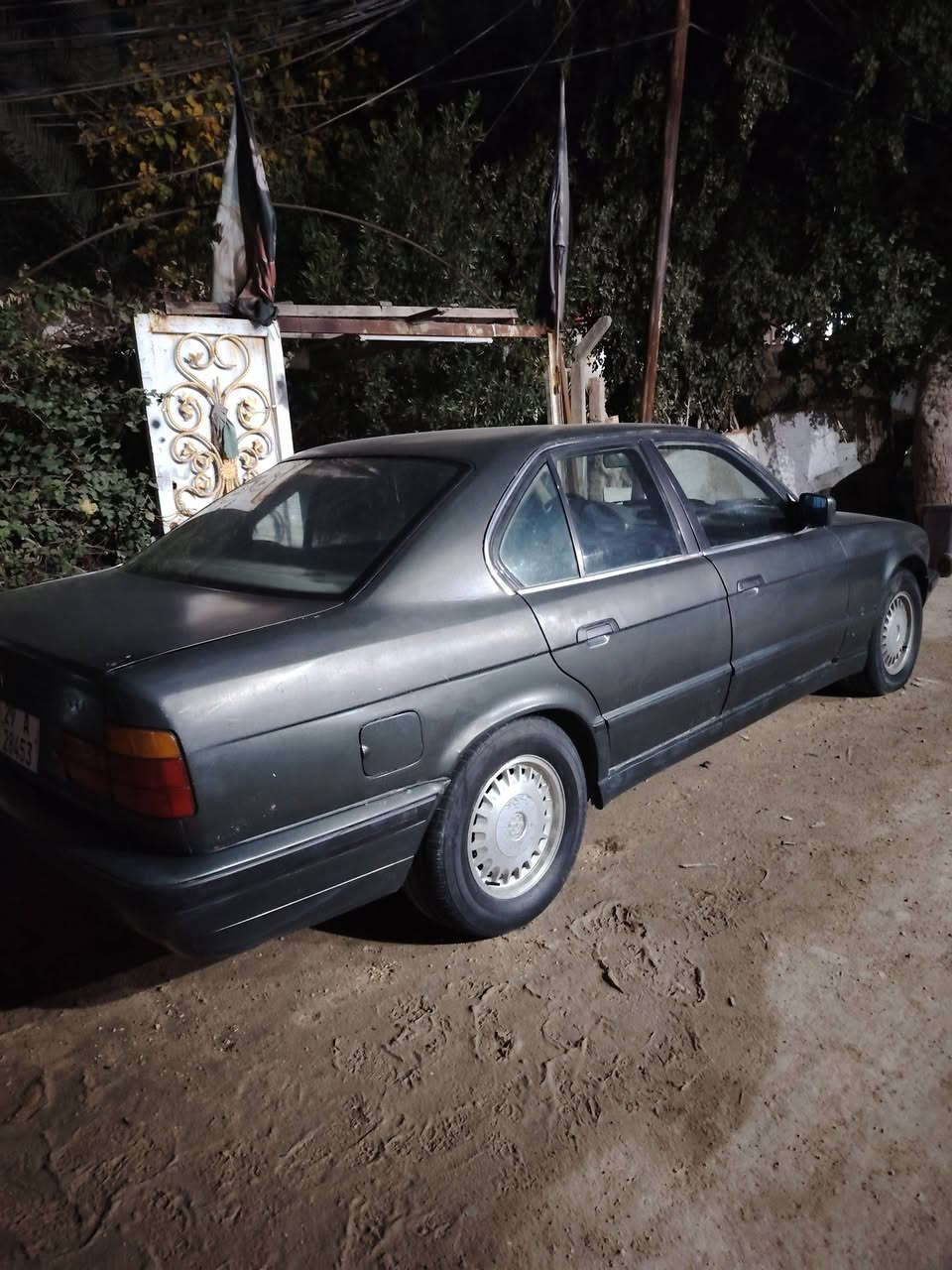 السلام عليكم بي ام ٥٢٥ كير ومحرك بلادي فانوس مكفوله ضربه ورسميات ماعايزه شي تخم تاير جدد حداديه نضيفه رقم واسط انكليزي مشروع وطني كير عادي مكانه نجف سنويته ماساقطه سعره 36وبيه مجال للاستفسار الاتصال على الرقم ***********
