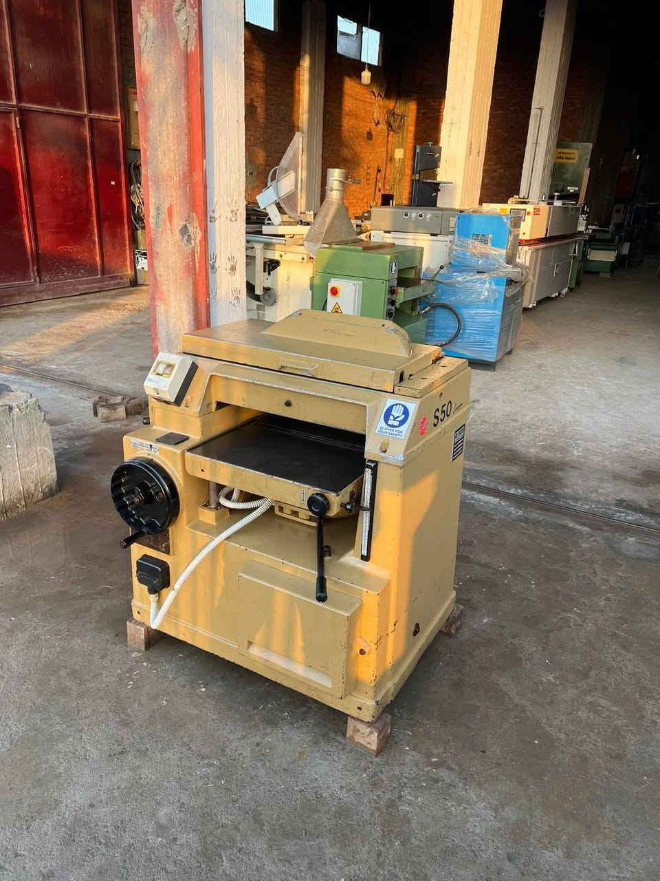 السلام عليكم ورحمه الله وبركاته رمضان كريم علينا وعليك الايطالي اس 50 كهرباء سنجل ما ابي اي عيب شراي خليه يخابر***********
