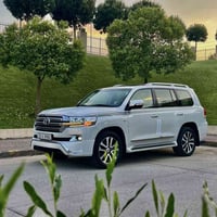 لاندكروزر VXR • ٢٠١٧ • محرك ٥.٧