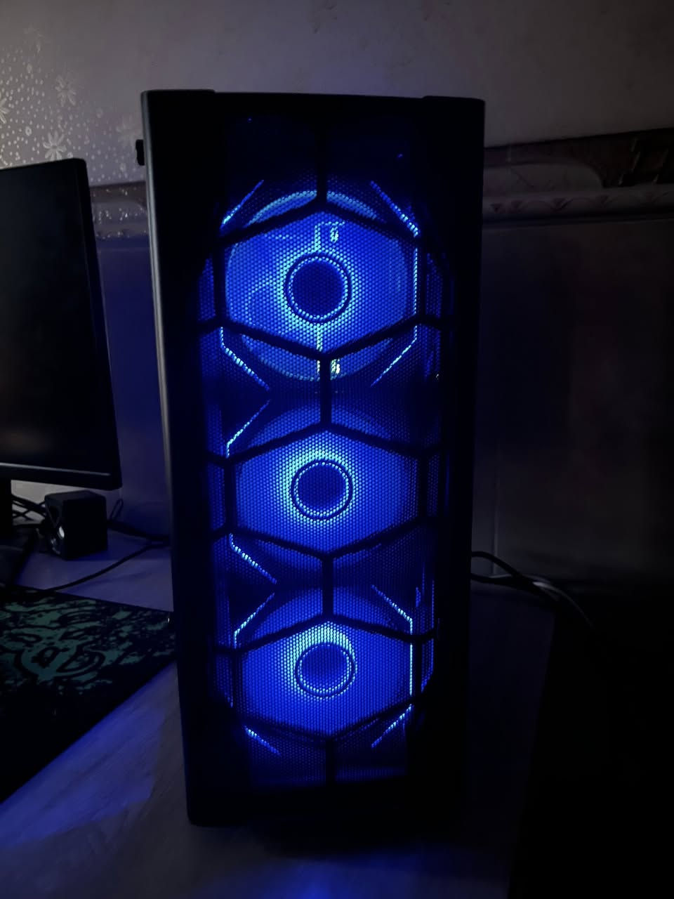 کیس جمیل و نضیف للبیع
ثرمال پیست جدید
CPU: RYZEN 5 5600x
GPU: RTX 5060ti 16gb INFINITY PALIT 3FAN 🔥
MOTHERBOARD: B450M-A PRO MAX ll MSI PRO SEREIS
RAM: 2*8 16GB Black Wolf rgb 3200mhz
HARD:  ssd 1tb nvme
POWER SUPPLY: 650W  BRONZE 80PLUS

سعر: ملیون و ٤٥٠

توصیل موجود

***********
