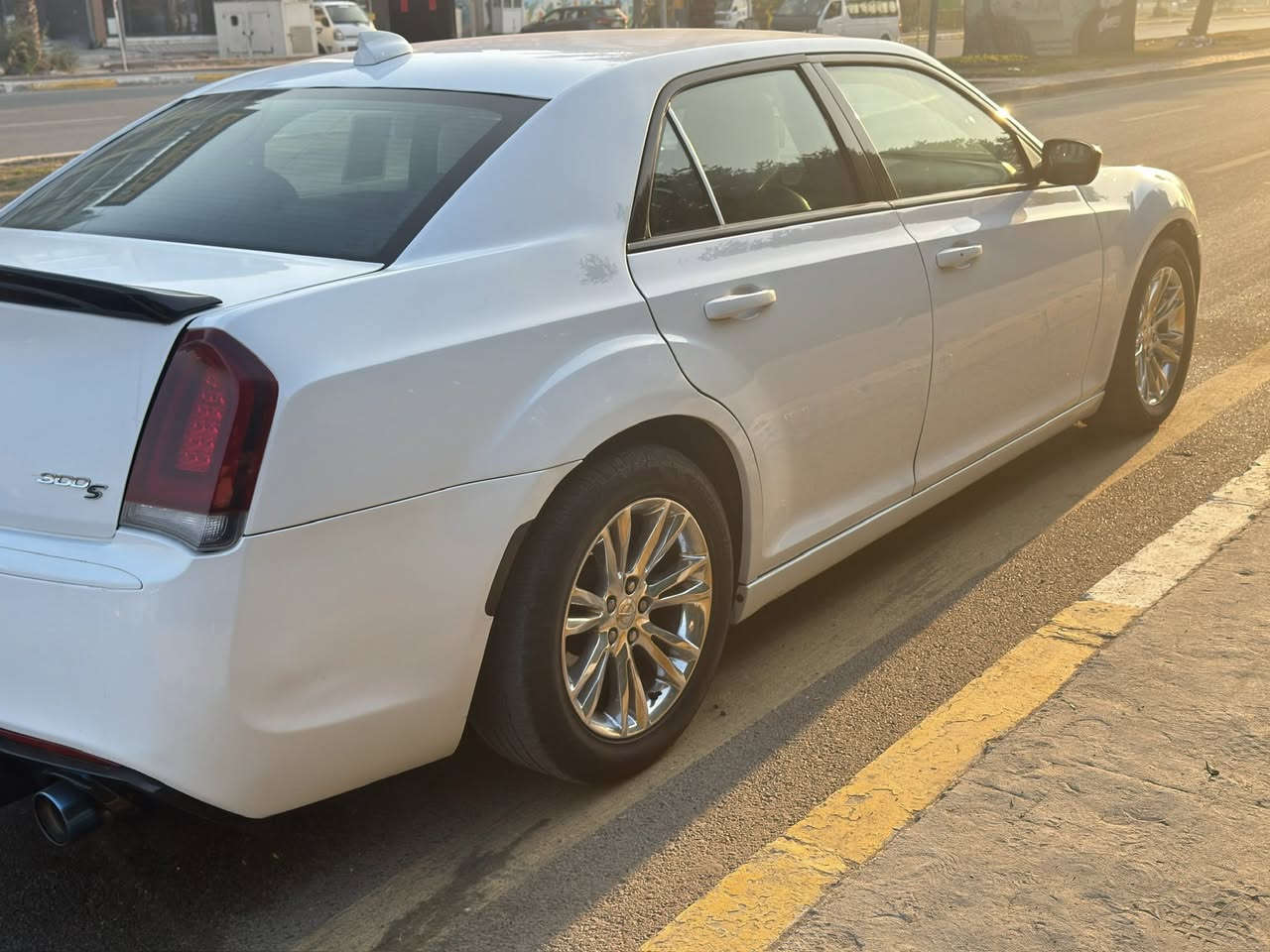 سلام عليكم اوباما للبيع 2018    C300 حادثه جاملغ  خلف السايق بيه كصه فقط بالكفر شي قليل والجاملغ الثاني بيه صبغ  بدون حادث وقبق  الصندوق مبدل بلادي بدون ايرباك البجم كبس بالجاملغ الامامي فقط  مفتوح برغي وصور الحادث مرفوقه السياره استخدام شخصي ومامشتغله خط 
💎محرك 3600
💎تو ويل 
💎ويل مكسيكي 18
💎شاشه كبيره +كامره 
💎كير ماوس 
💎كشنات جلد اسود ملكي 
💎تبريد قطعتين ثلج 
💎ماشيه 195 الف كيلو متر 
💎ادامه كامله بلكات جدد نوزلات مجول فيت بم فلاتر 
💎لايت زنون
💎رقم بغداد انكليزي وهزه جديده 
💎داخل صاج ملكي اسود 
💎السعر 200 $
للاستفسار  *********** مكان السياره بغداد
