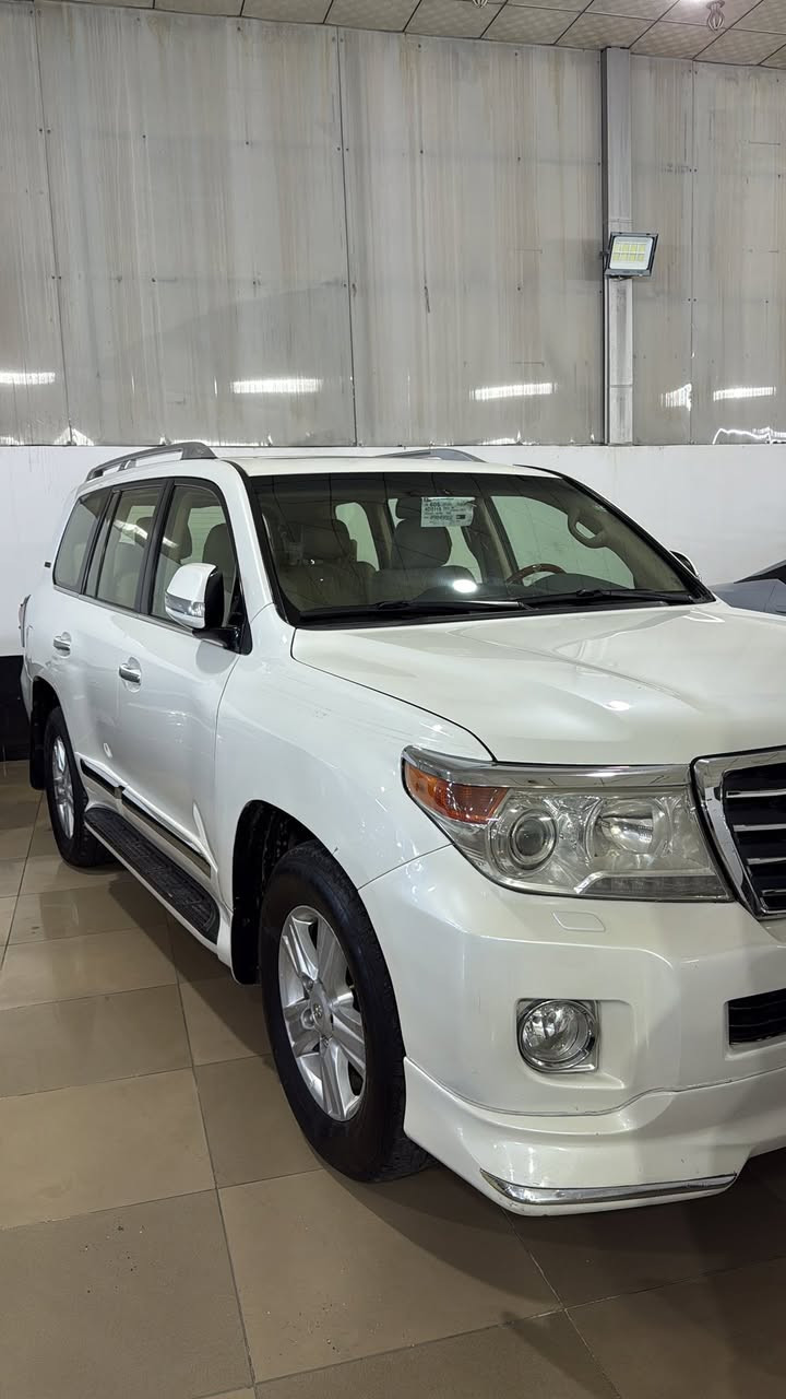 السلام عليكم اخوان
تيوتا لاندكروز GXR  للبيع للبيع موديل 13  
بيها بس 1 جاملغ
معرك مامفتوع   
 سياره فول مواصفات
 السياره بسمي ارقام جديده
 ماشيه ٢٠٠ كم
سعر /325 
رقم تلفون : *********** وتسئب
