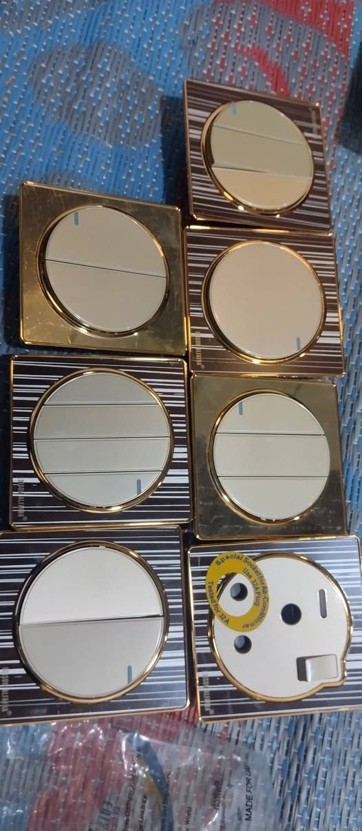 سعر كارتون 100 الف يحتوي على 50قطعه نحاس اصلي بلك انارة أحادي ثنائي ثلاثي رباعي ***********
