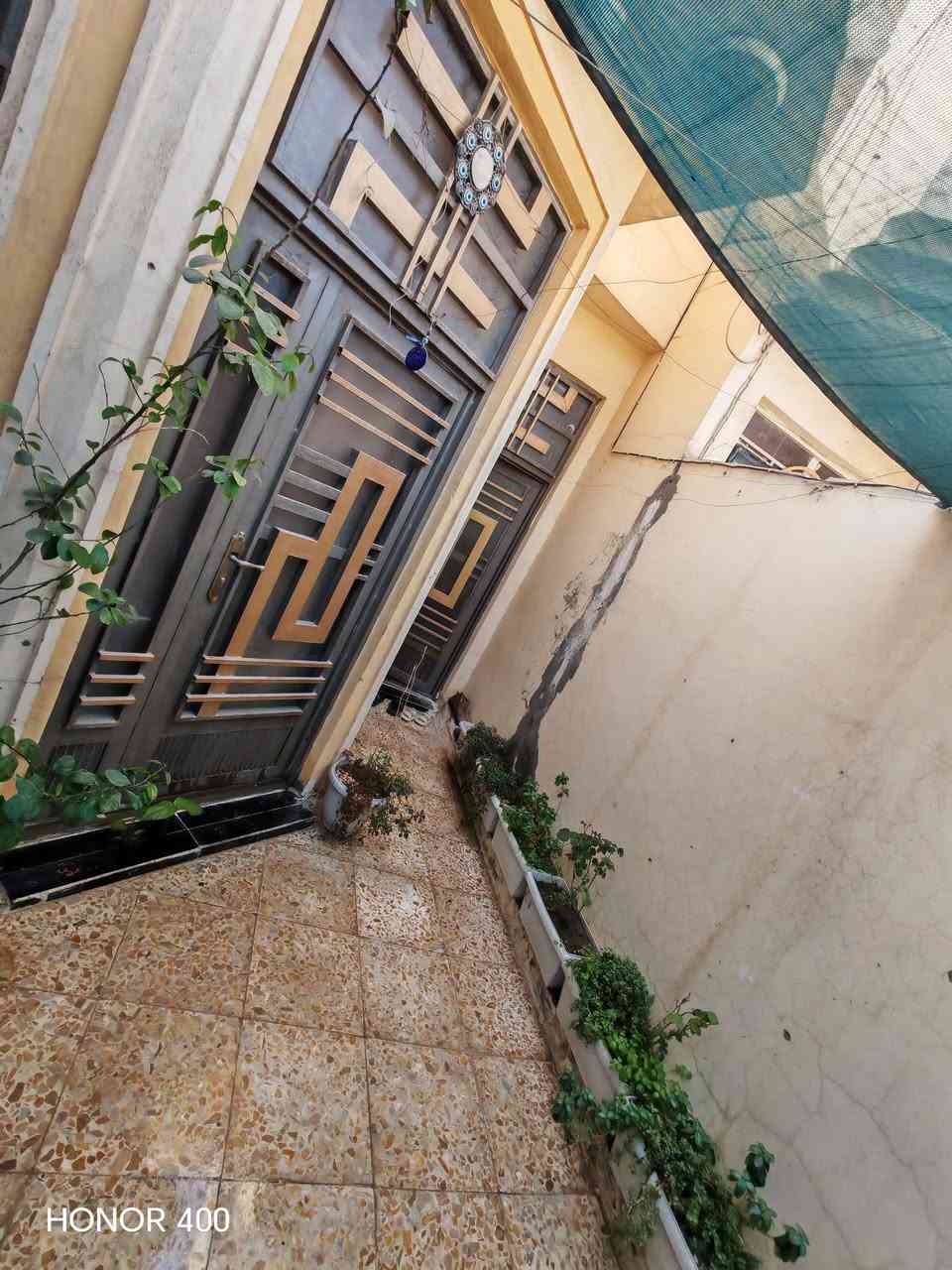 دار 100 متر طابق 1 للبيع طابو صرف متوفر كافة الخدمات
موقعه جدا ممتاز 2 فرع من جهة سريع المعلمين  و 3 فرع من جهة حي الحر (الثورة) و الخدمي من جهة المقابلة لحي المجتبى ... السعر 178 
للاستفسار اكثر الاتصال 
***********
***********
