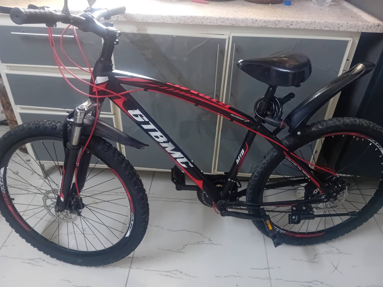 بيسكل للبيع السعر ٩٥ وبي مجال قليل. العنوان بغداد مدينة الصدر  مقابل سوق الوحيلات


**إذا كنت صاحب هذا الإعلان وتريد حذفه لأي سبب، رجاءا أرسل رسالة إلى الدعم الفني**