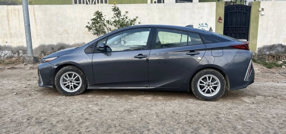 تيوتا بريوس برايم بلك ان هايبرد  يعني ثلالث انضمة تمشي بس كهرباء. وتمشي بس بانزين. وتمشي كهرب وبانزين حسب اختيارك انت  والي يعرفها للسيارة يعرف شنو دا اقصد  2022 للبيع او المراوس حسب الاتفاق السيارة بدون اي ايرباك رقم بغداد الجديد جاهز ثاني يوم تحويل حادث السيارة بنيد مبدل تخم تاير قبل اسبوعين مكاني ديوانية سعرها 140  

للاستفسار ***********. بي وتساب
