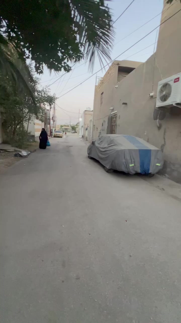 بيت للبيع في حي الامام المنتضر بين الاداره المحليه و حي اور
بناء 90 وبي متر خلفي ما مئخوذ طابقين طابو طرف  التواصل ***********
