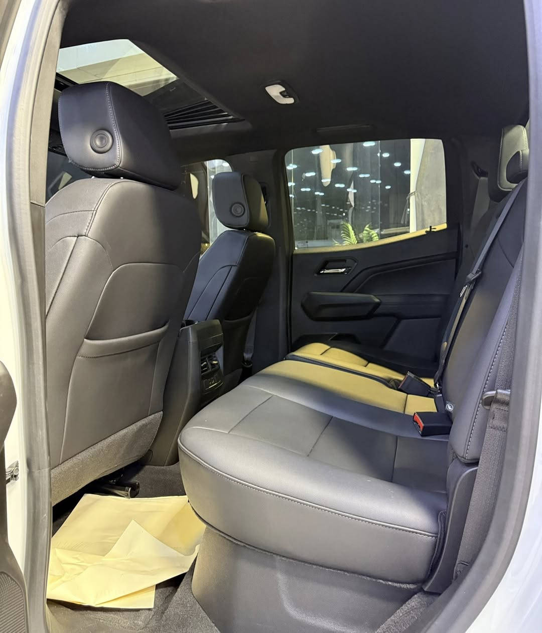 GMC Canyon 
2024 Elevation 
4i - 2.7T - 4x2

بسمە و شغال
شاشە کبیر
٤ کامیرە
لایت لید
بگ لایت لید
کوشینات جلد و کهرابایی
کوشینات هیتر
گیج الکترونی
رادار
ئوتو ستوب
ویل ١٨

11.000 mile
بدون صبغ
سعر 325 ورقە

معرض ( مەدینە ) اربیل شارع ١٠٠م
0750 261 2500
0772 665 1010
