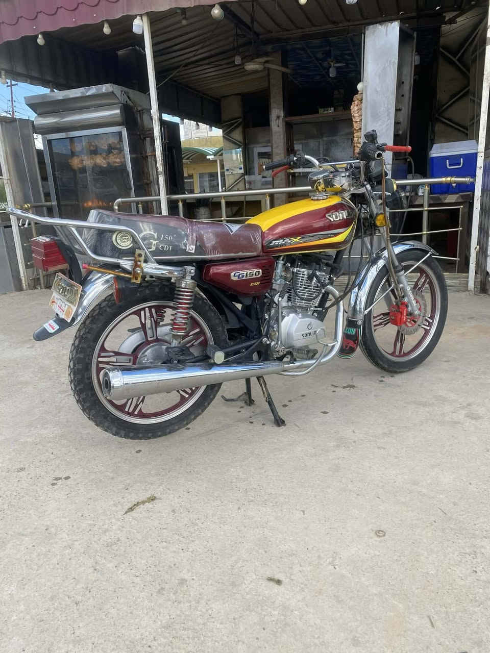 السلام عليكم ماطور سونك23 5گير للبيع كامل مكمل كلشي ما يعوزو محرك شرط ما مفتوح 
600وبي مجال الشراي يتصل***********
