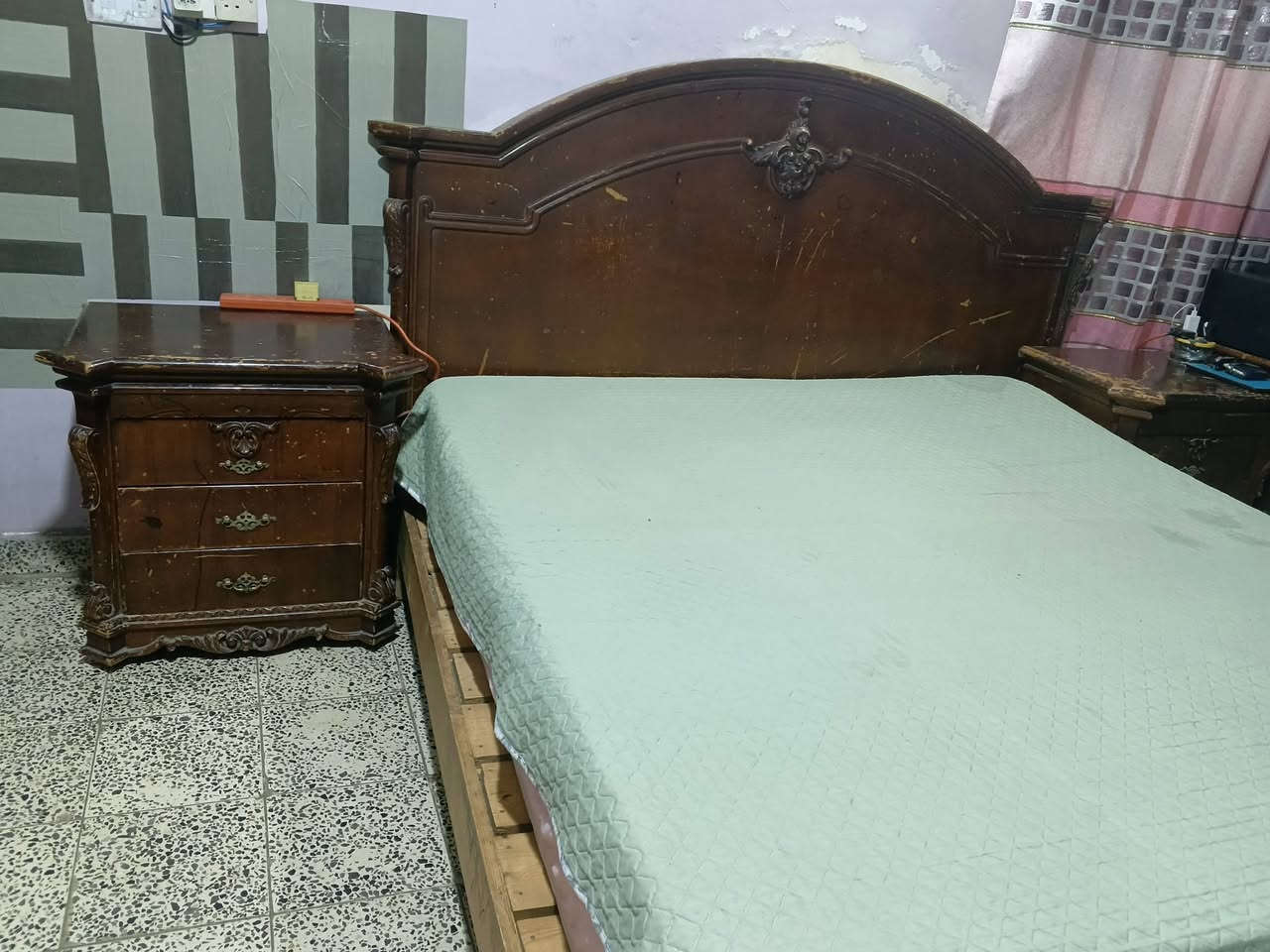 غرفة نوم للبيع للاستفسار الاتصال على الرقم ***********
