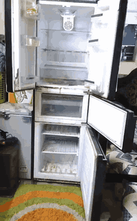 ثلاجة نضيفه للبيع بسعر مناسب 150 نضيفه وثلج شرط شغل‪. ‏‪0777 498 8371‬‏
