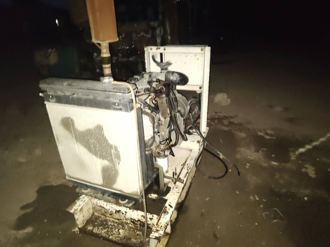 بيركنز انكليزي 3 سلندر شغال بي خيط بخار 30 كيفي مابي نقص للاتصال ***********
