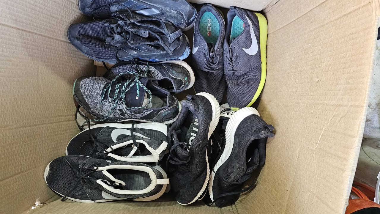 السلام عليكم  شعلة احذية بالة اوربي ماركات تقريبا ٢٥ زوج
سعر الزوج ٦ الاف
العمارة _الجمعيات شارع ٢٠
***********
