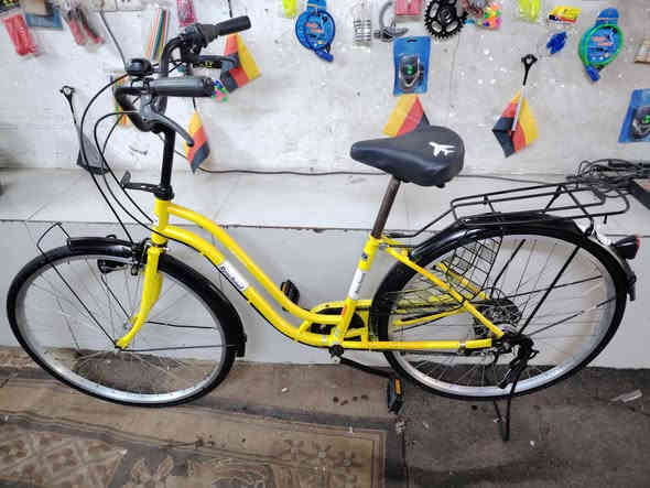 باسكيل ياباني باله حجم 26 شرط نظافه بدون اي عيب شلونه بل صوره هيج 6كير شغال بلادي سعره 70 قفل شراي خابر وتدلل *********** ملاحظة اروس شعندك باسكيل عاطل لو حته صغير تحياتي للجميع
