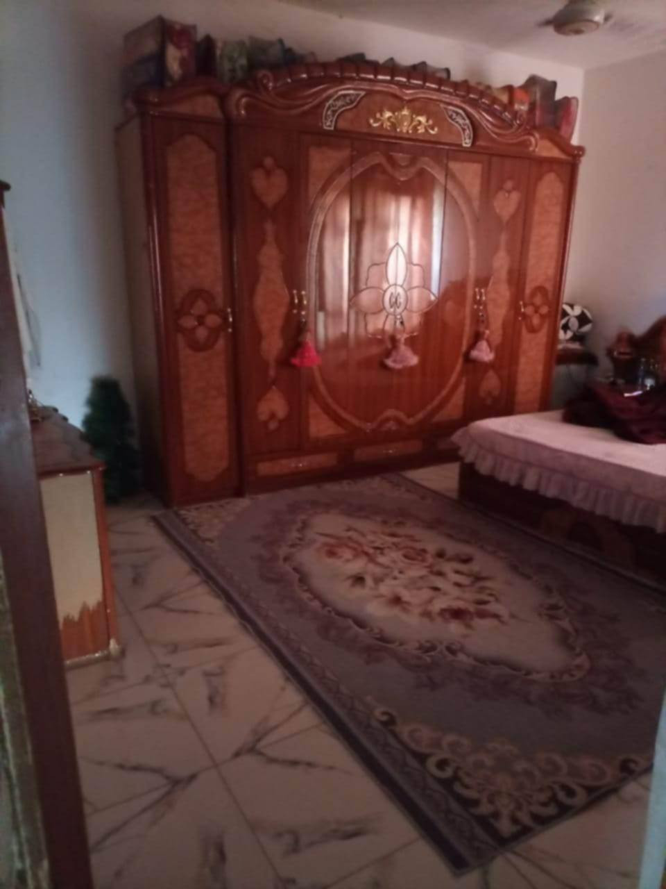 عندي بيت زراعي قرب المعارض للبيع مساحة ٢٠٠متر مكاتبه فقط السعر ٣٠وبي مجال معارض السماوه المدخل الجنوبي. صاحب البيت ابو سجاد ***********
