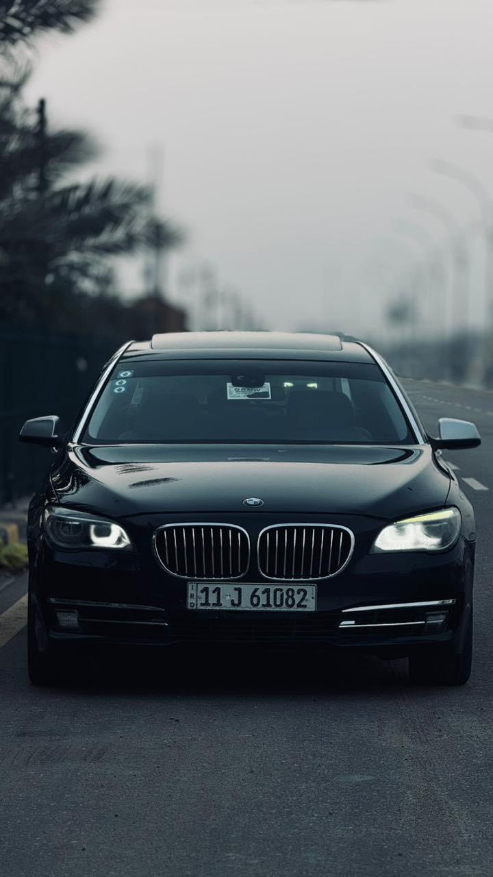 السلام عليكم740iL لبيع bmw f02 موديل 2009 السياره وارد خليجي عروش
رقم بغداد الجديد بسمي تحويل ثاني يوم
فول موصفات Vip باب طويل  شاشه خلفيه شغاله حساس 360  
فتحه سقف بنورامه بردات خلفيه 5كهرباء
مري شفط دركه m موديل حديث
تبريد ثلج 3قطع تحكم مركزي 
كير مكينه حداديه كله كفاله بيه 3قطع صبغ فقط بدون دواخل  للعلم سياره عليه صيانه كامله من كلشي وسياره بدون نقص نهائيه 
السعر 180بيه مجال 
مكان السياره النجف ***********
