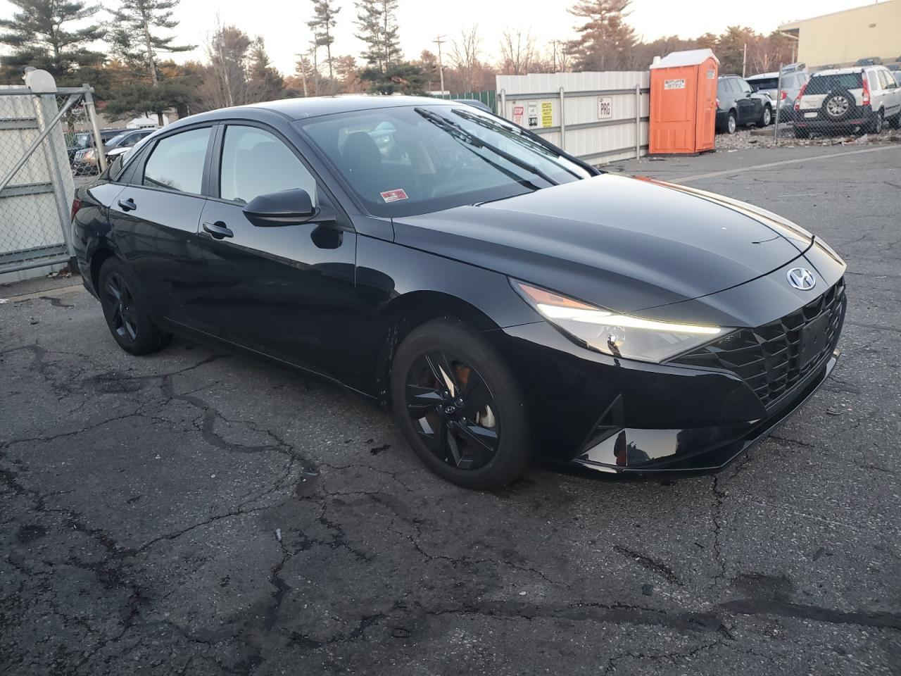 سلام عليكم النترا 2023 كما موضح بصور على حادثه ما مصلح السياره حره مدفوعه كمرك وضريبه منفيس باسمي ابصملك ثاني يوم السياره كفاله من كلير وصبغ فقط الحادث جاي من امريكا بيه مكان السياره البصرة *********** السعر 132 ورقه وبيه مجال للشراي
