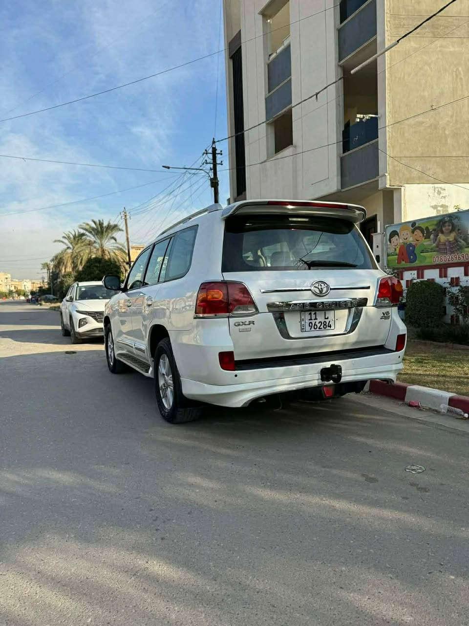 السلام عليكم لاندكروز موديل 2010
جديده ماشيه 161 كفاله من الصبغ والضربه

سياره بأسمي سنويه جديده هزه جديده 

فول مواصفات 

فتحه 

بصمه

كشنات جلد

اشاير مري 

تحكم ستيرن

مكان السياره بغداد

السعر 285 

ماكو هيج سعر بل سوك 

***********
