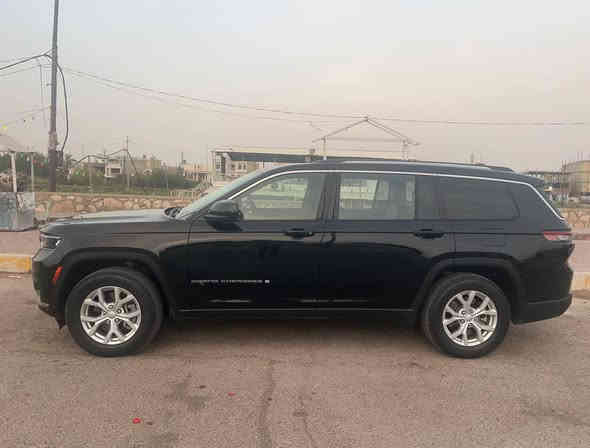 السلام عليكم 
جيب 7 راكب 
الموديل : 2023 . (وارد امريكي) . 
المحرك : (3600)v6.
العداد : .(39000)M. 
رقم بغداد بأسمي.
* رادار امامي مع مانع تصادم.
*مانع تصادم خلفي.
* شاحن موبايل وايرلس. 
* شاشه مع كامرة 
* نظام الخرائط (GPS).
* كير شفتات بالستيرن. 
* المصابيح الأمامية LED. 
*المصابيح الخلفيه LED.
* المقعد الأمامي للسائق كهرباء.
* دواخل جلد 
* مقاعد Vip
* حساسات خلفية. 
* بلوتوث تلفون. 
* محدد سرعة.
السياره جاهزه من كلشي 
ايرباكات وشاصي ومكينه ودواخل مكفول والسونار مرفق
السعر 250 ورقه
مكان السيارة: بغداد  
للاستفسار الاتصال ع الرقم: ‭0770 047 2949
