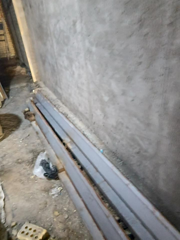 ‭
الطول 6 متر ونص والعرض 5 مترالمكان كوفة براكية  قرب باب الخروج مال المطار

‭٠٧٨١ ٠٨٨ ٢٩٧٩‬
