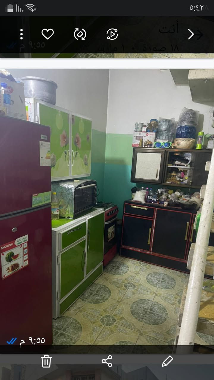 بيت للبيع ركن في منطقة حي اور مقابل المطعم الفلسطيني اول فرع بالستمية يحتوي على ثلاث غرف نوم واستقبال   مع الخدمات في الطابق الاول والثاني على شارعين  قريب على الشارع العام  سيراميك   ممكن ايصير بيتين   ***********   يوجد واتساب
