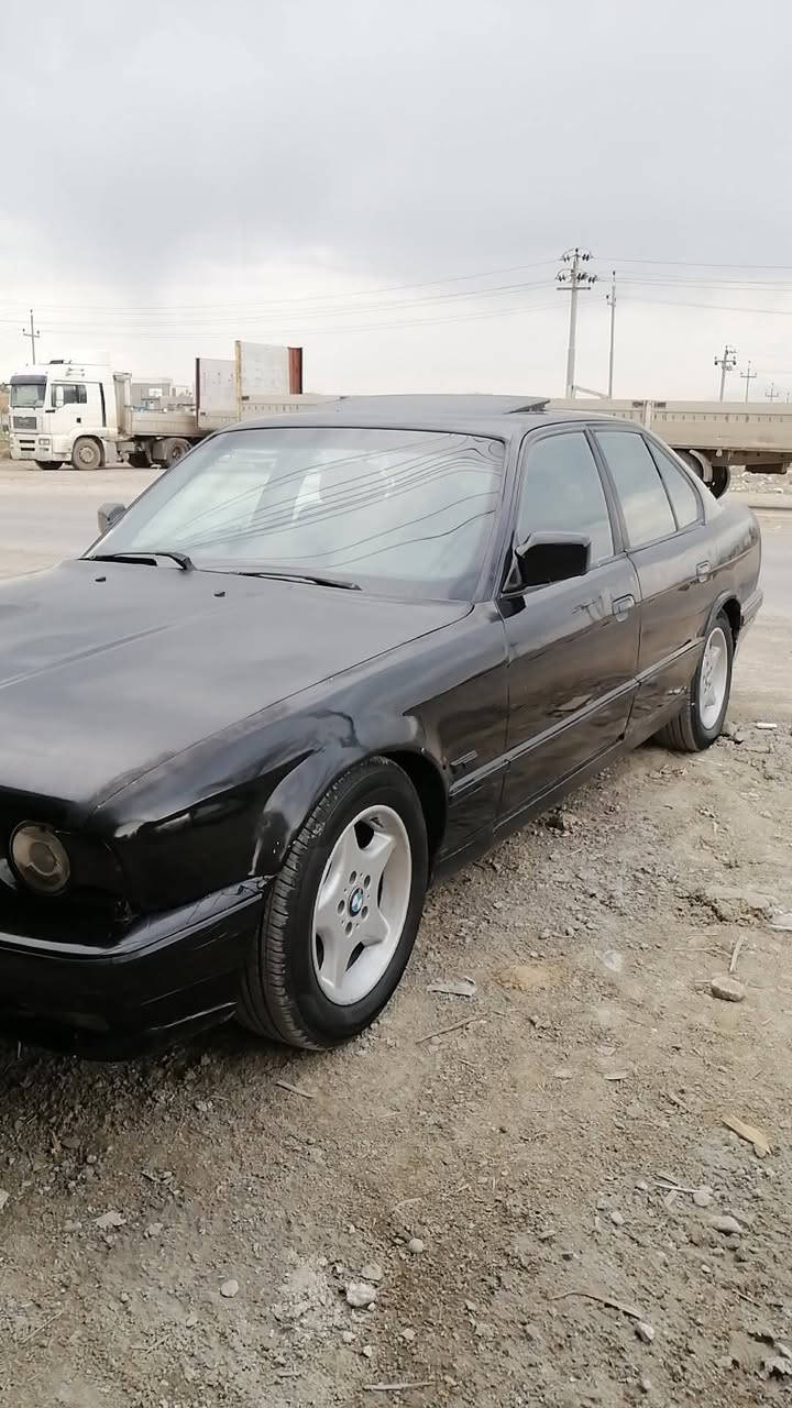 بیئێم مۆدێل 1992 گێڕوو مەکنەی بەشەرت مەکنەنە 525فەل گێڕ عادی دەعموو لێدراوی نیە پێشودوای کەپسە چوارتایەی لۆکم بۆ بەستوە جام کارەبا  کارەبای مەزبوتە هەمووی ئیش ئەکا سڵایتە جامی نەشکاوە ناوی زۆرجوانە شوێن هەڵەبجەی تازە نرخ13 گەڵا بۆ پەیوەندی *********** واتس ئاپ ڤایبەر
