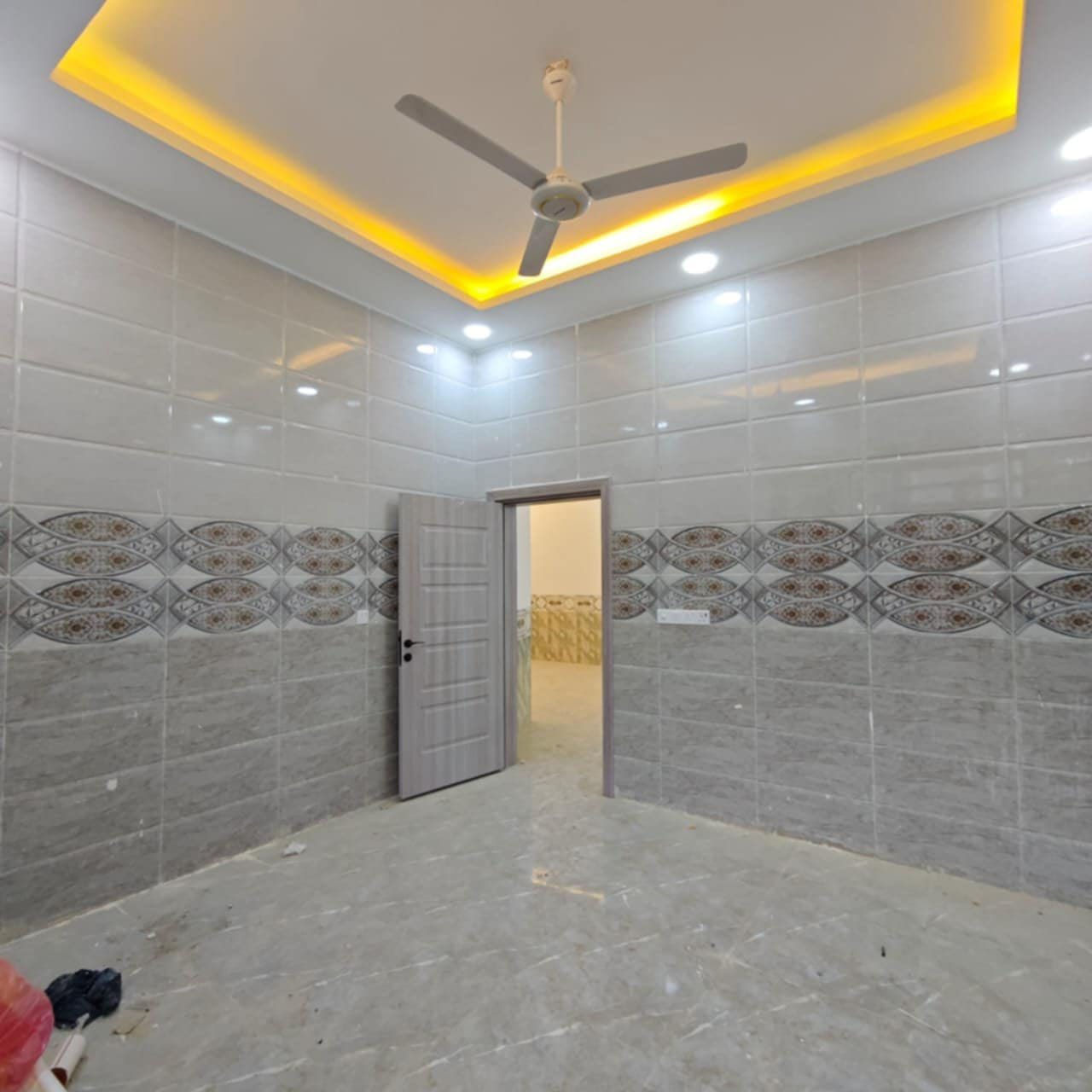 دار للبيع تكريت الديوم حي التوحيد
المساحه 200م وجه 10م ونزال 20م 
بناء حديث فووول ترتيب 
اربع غرف نوم واستقبال وصاله ومطبخ وحمامات
السعر 140 مليون وبي مجال 
للاستفسار *********** و ***********
