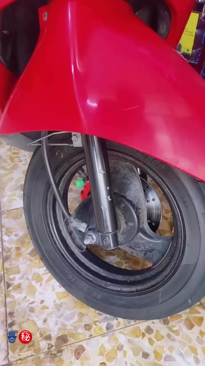 السلام عليكم بوليس كويزي للبيع الدراجه مكينه مكفوله الدراجه خير من الله تخبل احلى من الصور مصارلي فتره من نزلتها رمبه على أيدي الرقم ***********
السعر 700 وبيها مجال 
المكان بغداد
