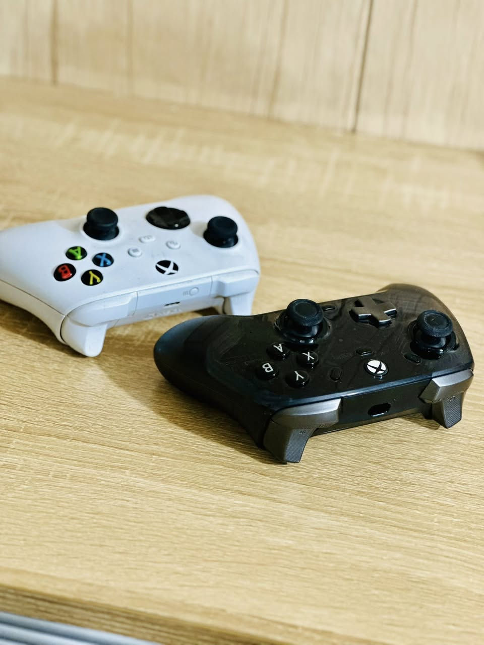 السلام عليكم ورحمة الله 
اكس بوكس سيريس اس 
Xbox series s
الصورة تسولفلك عالنضافة 
اخو الجديد ممفتوح ولا مصلح 
كامل ملحقات اصلية 
ويه جوستكات عدد 2 
الاولى الاصلية 
والثانية كيم سير واير 
+ UBS جديد ونضيف 
+ حساب فورزة كامل 
قطعة نضيفة بسعر حلو
السعر (370)
 الشراي يتصل 

‭0787 119 2074‬

مكان الجهاز كربلاء
