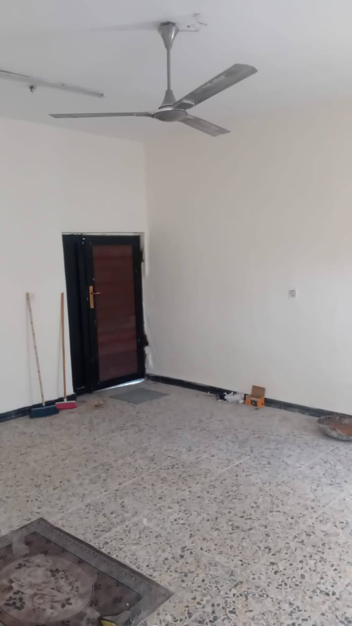 السلام عليكم للبيع بيت
مساحه ١٢٠ واجهة ١٢ مسلح 
مكانه كريعات بضهر الوقف 
البيت نضيف وفارغ 
خدمات كامله 
جاهز للسكن ٣٧وبي مجال
الاستفسار 
***********
