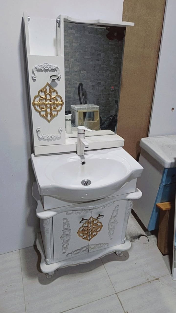 ده س شۆر ئاوینه خه ڵاته ی پیوە یه پاک و جوان بیعه یب بۆفرۆشتن 
قیاس:٦٥سم به ٣٥سم 
نرخ:٥٥هه زار
شوێن:سلێمانی 
تیل:*********** السليمانية, العراق
