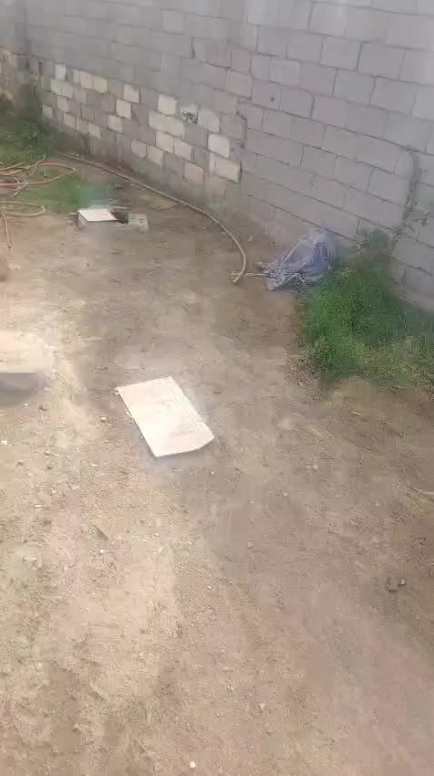 بيت حي مهندسين مساحه 500م سكف عكاده بنيان بلوك مغلف دنك يتكون من مضيف 4 غرف نوم مع صاله مع هول وحمام وصحيات داخل وخارج ارضيه صب اتصال على رقم ***********مراجعه مكتب مسعودي
