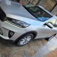 سورنتو 2020 ٦ سلندر  السيارة فر ويل  ماشيه ٩١  بيها قطعتين مبدلات جامل...