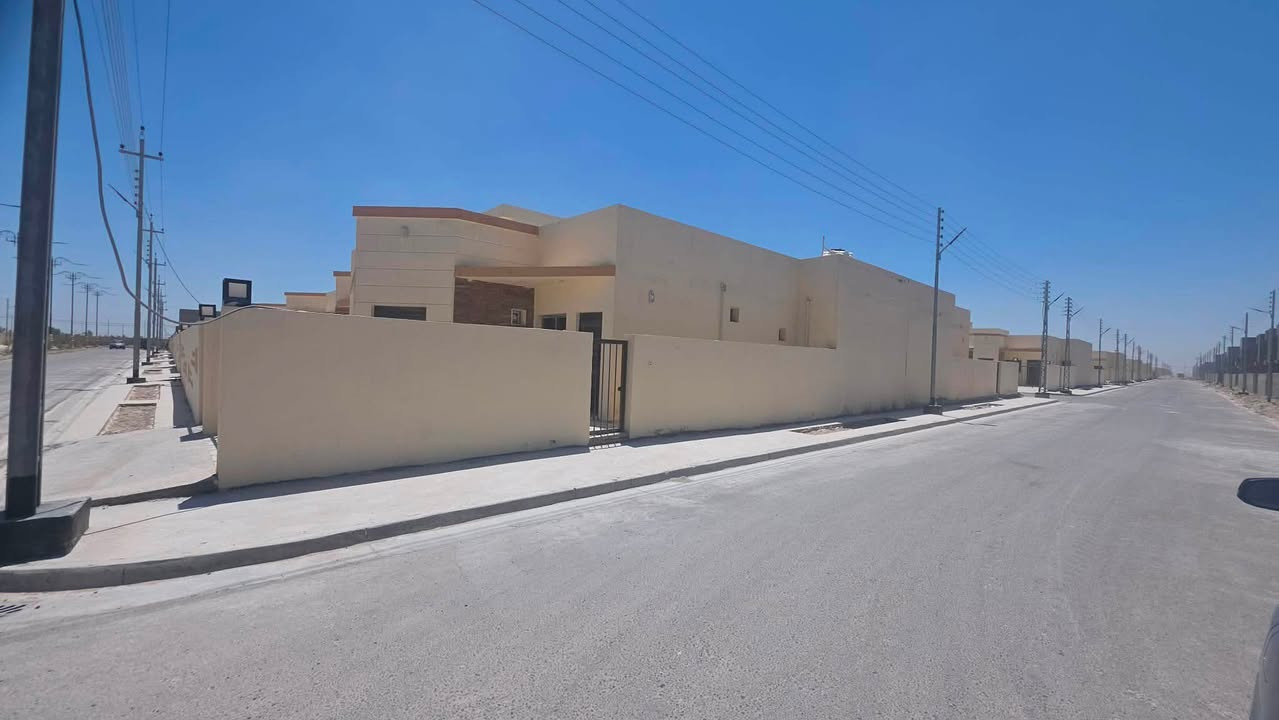🏡 دار ركن للبيع – موقع مميز مقابل جامعة الفلوجة
فرصة مميزة لامتلاك دار حديثة وجاهزة للسكن في مجمع زهور الفلوجة (2)، مجاور جامعة الفلوجة وعلى شارع 20، بموقع هادئ وقريب من جميع الخدمات.

📐 المساحة: 250 م²
🏗 مساحة البناء: 200 م²

مواصفات الدار:
✅ دار ركن بموقع مميز
✅ غرفتا نوم، واحدة سويت
✅ تشطيبات إضافية منفذة من المالك بجودة عالية
✅ جاهزة للسكن مباشرة
✅ كهرباء، ماء، وجميع الخدمات متوفرة

💰 السعر المطلوب: 167 مليون دينار
📌 السعر أقل من أسعار الدور الحالية داخل المجمع، وفرصة مناسبة للسكن أو الاستثمار.

📞 للاستفسار والمعاينة:
أبو أوسيد للعقار والاستثمار
***********

إذا عندك عقار للبيع أو ترغب بالشراء داخل الفلوجة والمناطق المجاورة، تواصل ويانه ونوفرلك أفضل العروض.
