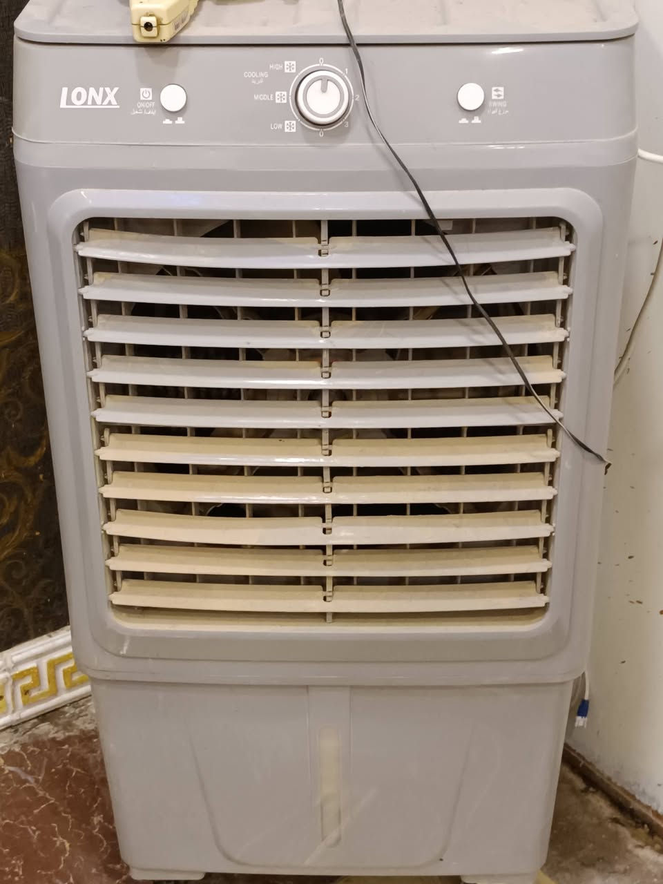 غطاس حجم وسط مستعمل قليل كلش شغال 
مضخم صوت بريطاني الأصلي مال سياره شغال وع الشرط هوه والأمبلي فاير مالته .صوته مجسم كلش مرتب 
 مبرده حجم صغير الله يشهد شتغلت أقل ال١٠ مرات وتركناها 
***********
