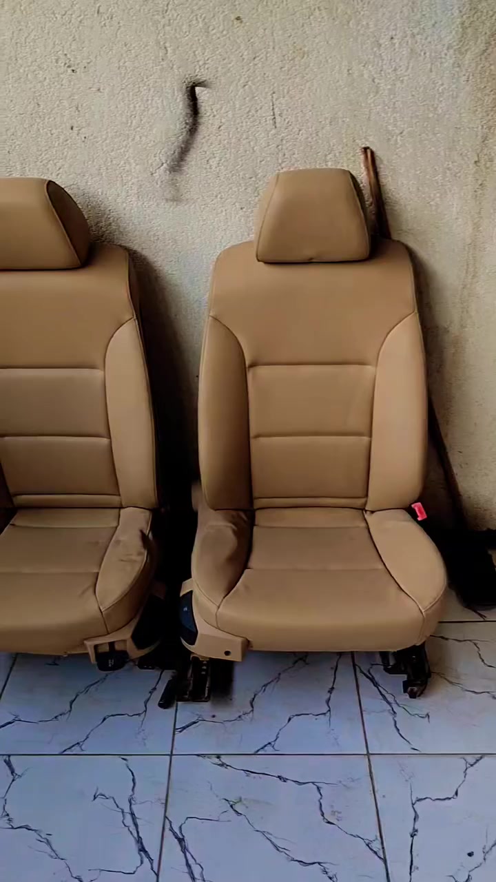 سلام عليكم اخوان عندي غرفة كاملة بدون اي نقص نظافتها حوالي 90% بدون شك وبدون كسر فقط قبضه بطانه باب السايق عكس الصدر بيها معجون مالت جلد تكدر تشتري عصارة صبغ نفس اللون وترجع طبيعي او تكدر تبدلها ملاحظة هذه الغرفة مالت موديل 2008 دشبول بصمة ايرباكات بطانه ويدات وكنترول تحكم كلهن موجودات حتى انارة الجوة موجودة بالنسبة للطعجات موجودة ع كشنات الامامية بسبب الحمل عادي شهر ويرجع الجلد طبيعي يتمدد ### السعر 3 ورقات ونص غرفة سيارة BMW E60 سعر التراب ترا بس الكشنات يبيعوهن ب 3 ورقات توصيل ما عندي عنواني بصرة وهذا رقمي تلفوني ***********
