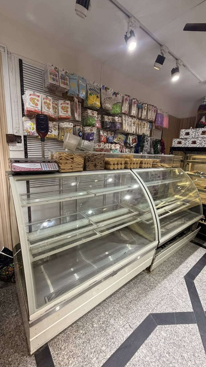 سلام عليكم
عارضات كيك وحلويات ومعجنات

لبيع وبسعر مناسب 

العنوان بصره 

رقم الهاتف ***********
