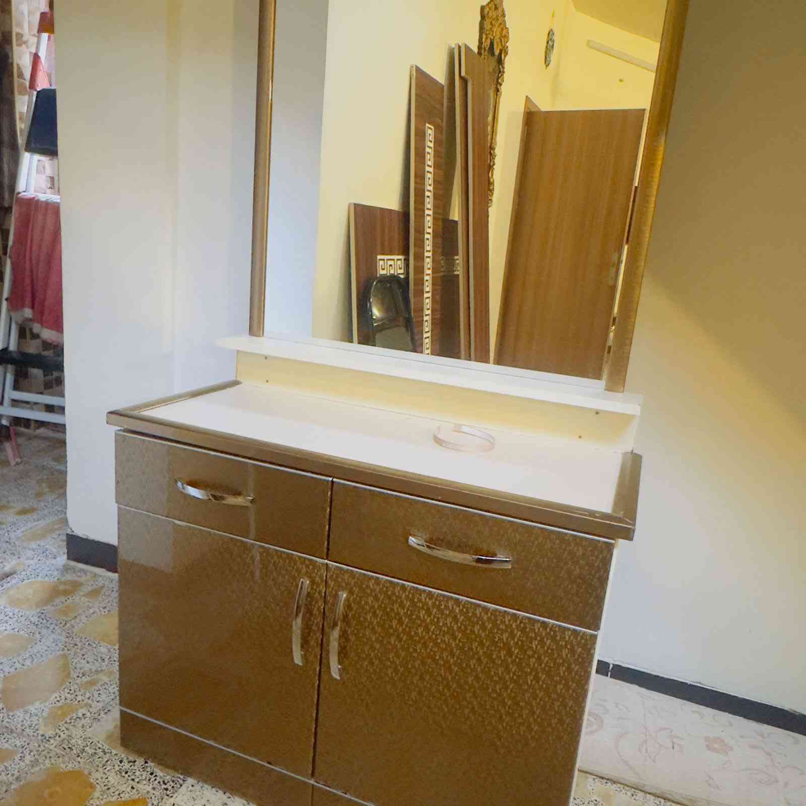 غرفه للبيع بسعر مناسب جدا + الجربايه بعدها جديده ما مشدوده 

الرقم / ***********
