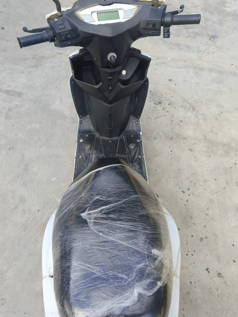 سلام عليكم دراجة سكنس شحن للبيع اومراوس
بيهة 5بطاريات 

نظام R  رجوع الى خلف 

كفرات جيدة 

ملف 1000

سعر 550 بيهة مجال حك جية 

مكاني بغداد الدورة 

هاذة رقمي فيس موجود 

***********
