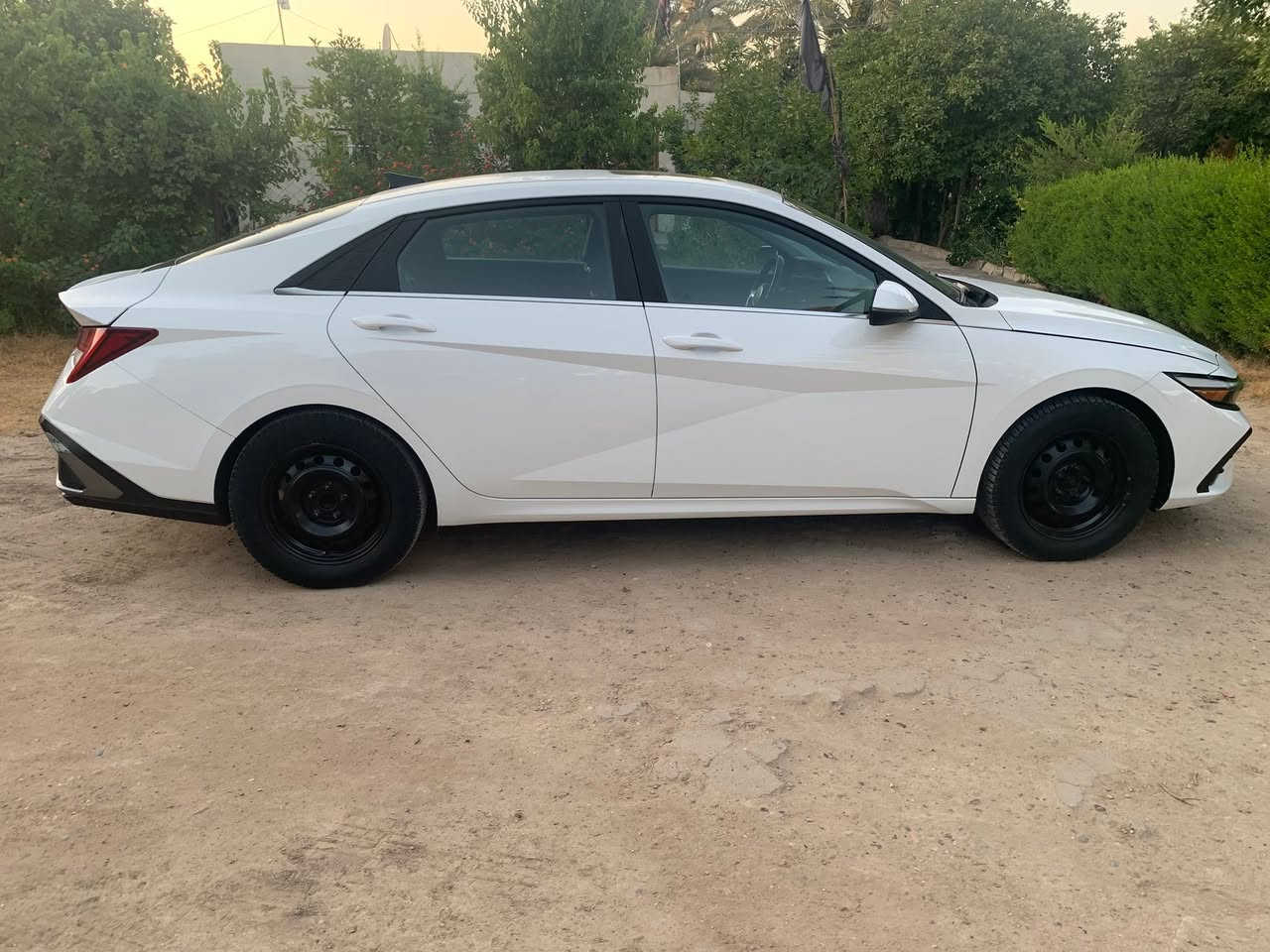 السلام عليكم النترا ٢٤ امريكي هايبرد فول مواصفات شاشة متصل كشنات جلد تدفئه بالكشنات الاماميه كامره اماميه وخلفيه رادارات اماميه وخلفيه وجانبيه نظام تحديد مسار سترين تدفئه اوتو هولد سايد بريك كهرباء لايت امامي اوتو نظام التبريد ينخفض عند الاتصال  حادث السياره باب السايق تبدل والجاملغ الخلفي اليسار صبغ بدون دواخل وباب الخلف السايق بارد بي بيسط السياره بدون رقم فحص داخله للعراق بشهر ٤ منفيس بأسمي السعر ١٥٠ وبيها مجال بسيط للاتصال على الرقم ***********  متواجد واتس او خاص مكان السياره بابل المحاويل قرب سيطرة الاثار
